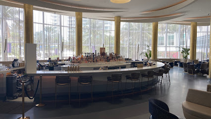 The Mid-Beach Matriarch – Fontainebleau Miami Beach Bar Scene